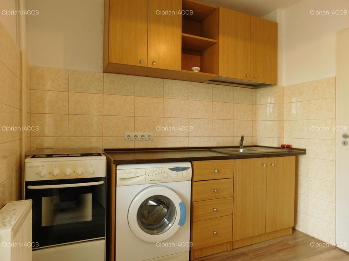 De închiriat apartament 2 camere decomandat, Zorilor - 13