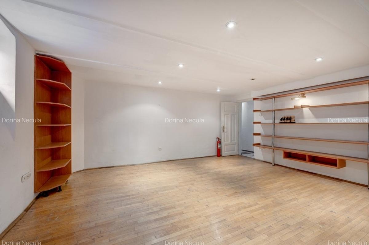 Vila cu arhitectura distincta, 7 camere, renovata, intr-o locatie exclusivista - 47