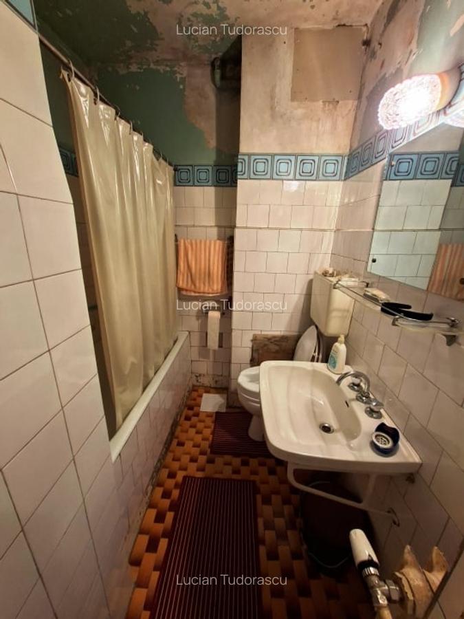 Titan Metrou 2 camere decomandat etaj 1 - 4