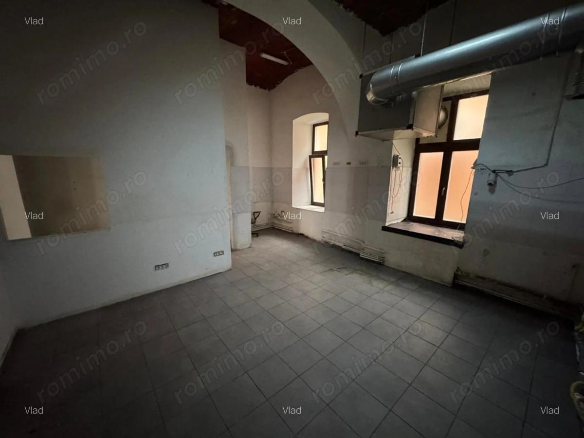 2 spatii in Piata Unirii (84mp si 71mp) - 1