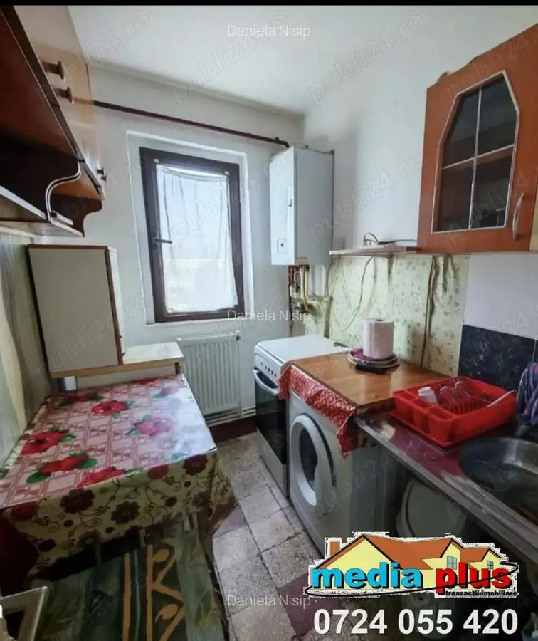 Vanzare apartament 4 camere, Micro 39 Centrala termica, hidroizola?ie, 55.000 Euro - 2