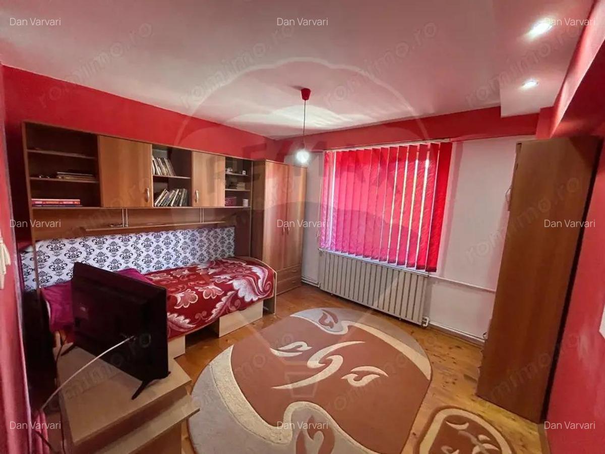 Apartament 3 camere in zona Central (zona OMV) Salonta - 12