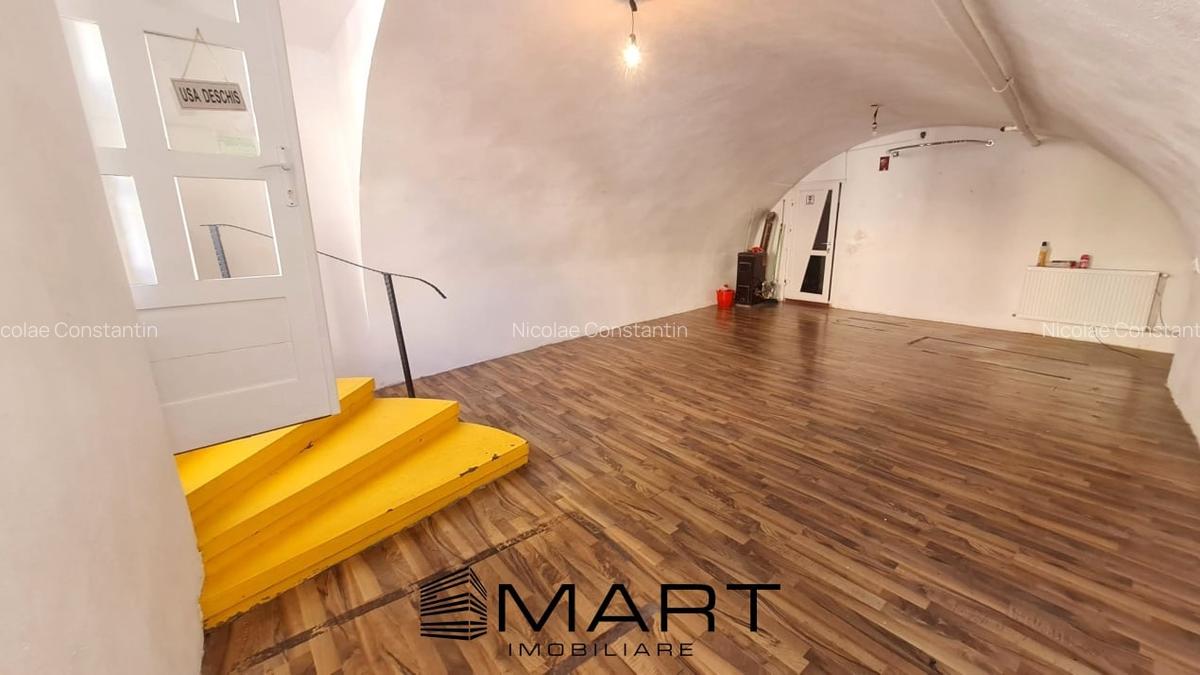 Spatiu comercial 40mp zona 9 Mai - 4