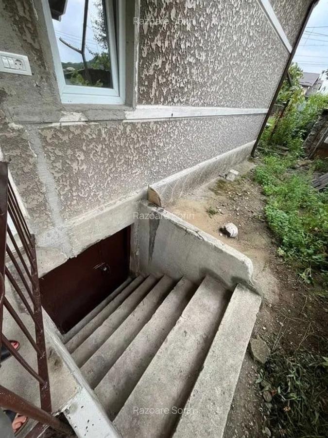Casă renovată Bujoreni intrare Rm. Vâlcea lângă Muzeu - 3