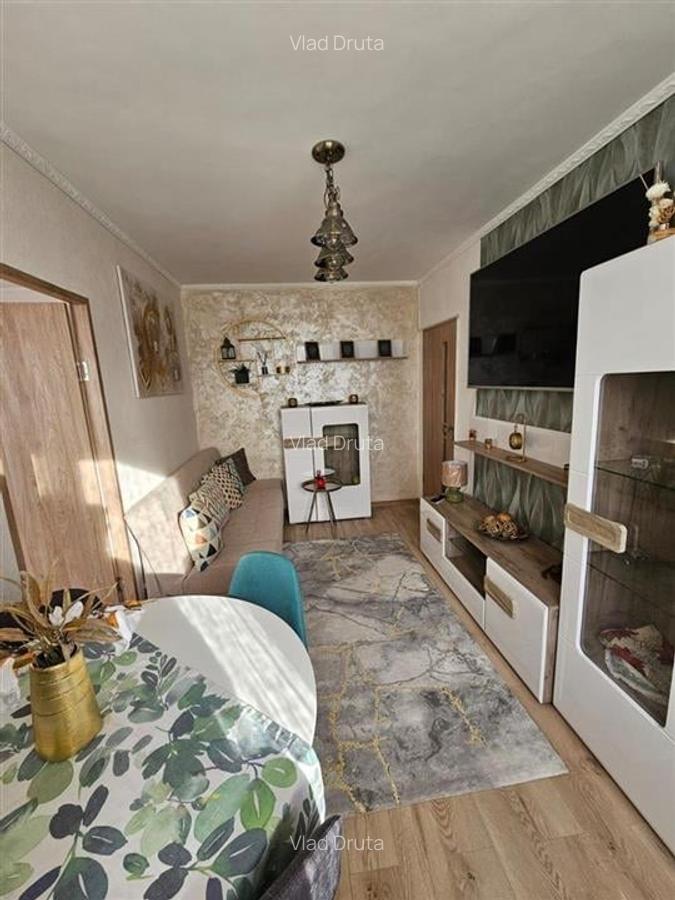 Apartament cu 3 camere semidecomandat în Valenta - 12