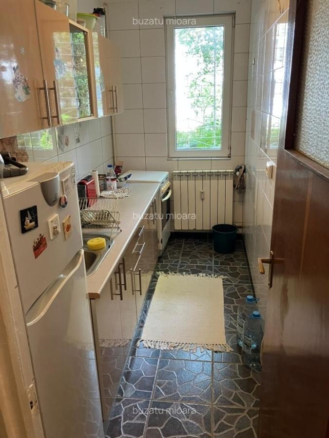 Proprietar, vand garsoniera decomandata, an 1972, parter/4, 33 mp plus boxa - 2