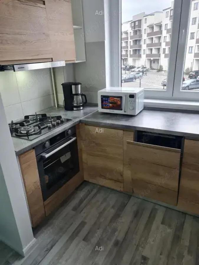 Inchiriez apartament cu 3 camere la etajul 1 - 3