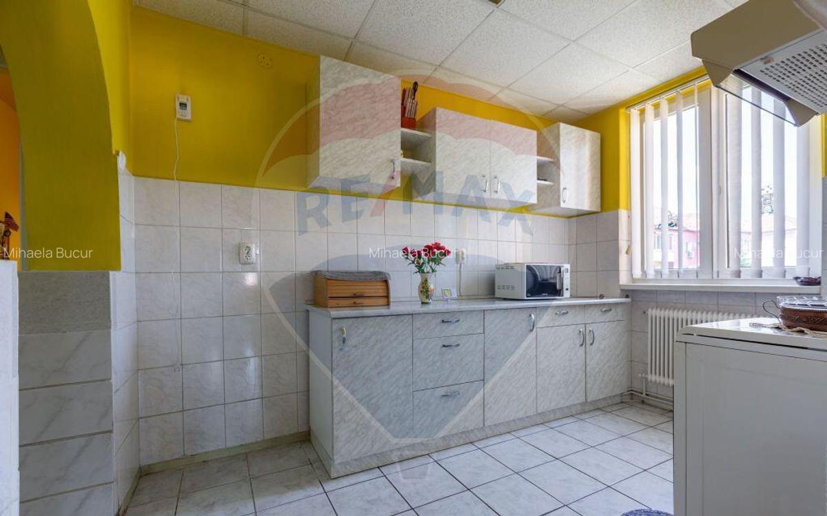 Apartament cu 3 camere decomandate, langa liecul SNG - 9