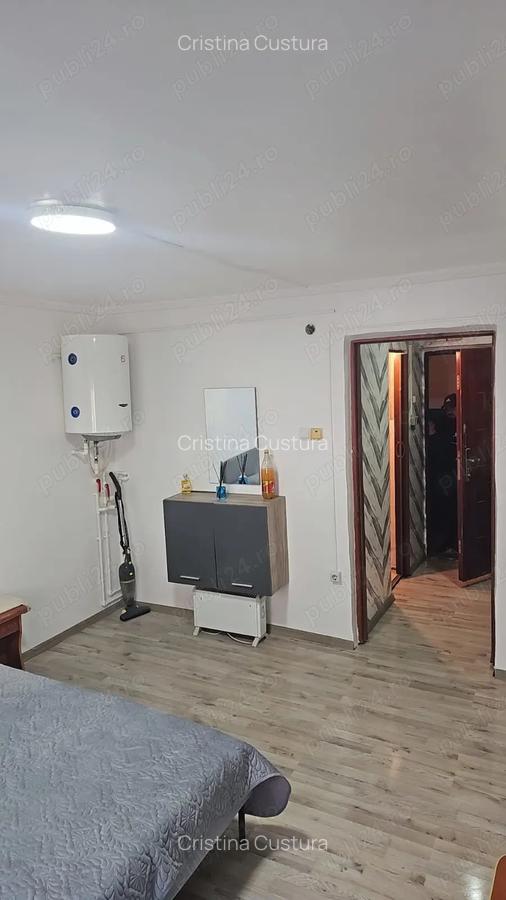 Propietar vand garsoniera in Navodari str.Cabanei etaj 1 - 1