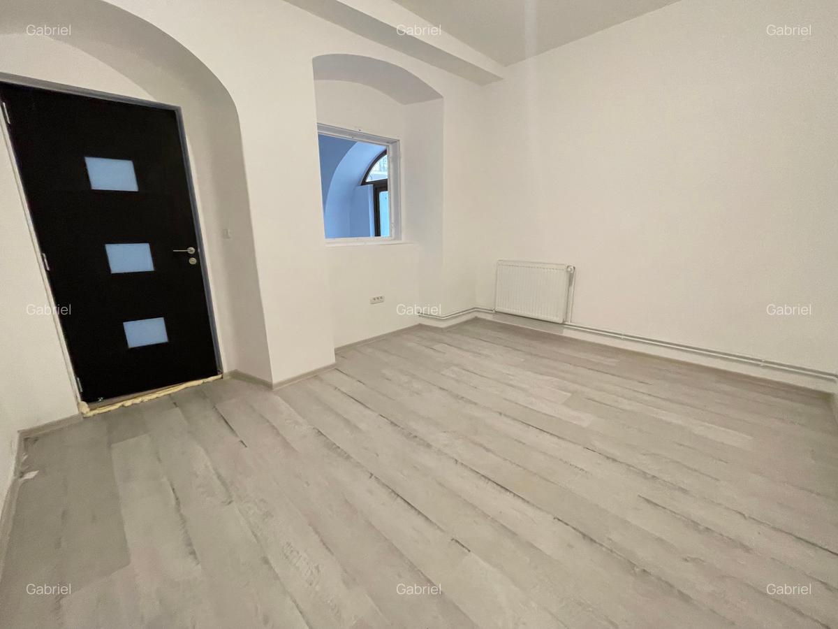 Apartament cu 3 camere semidecomandat în P-ța Unirii - 2