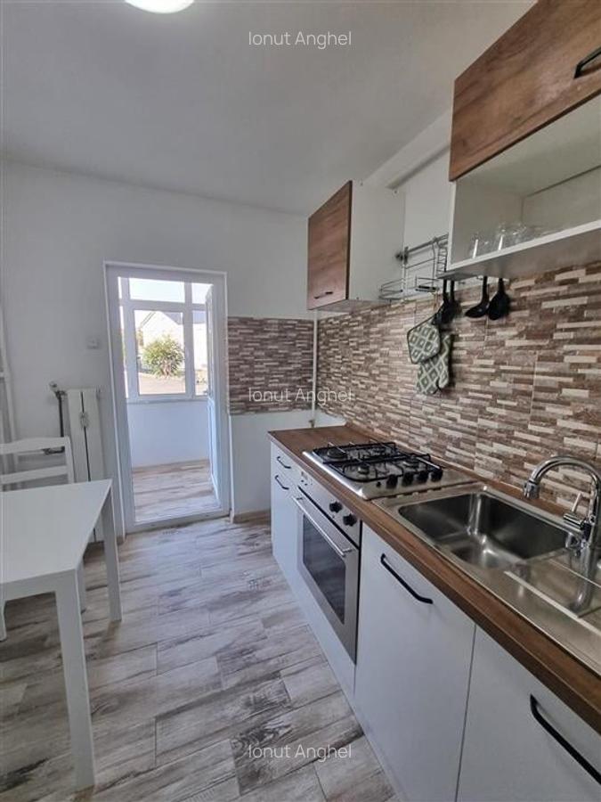 Apartament doua camere decomandat - etajul 1 - geam la baie - mobilat si utilat - 6