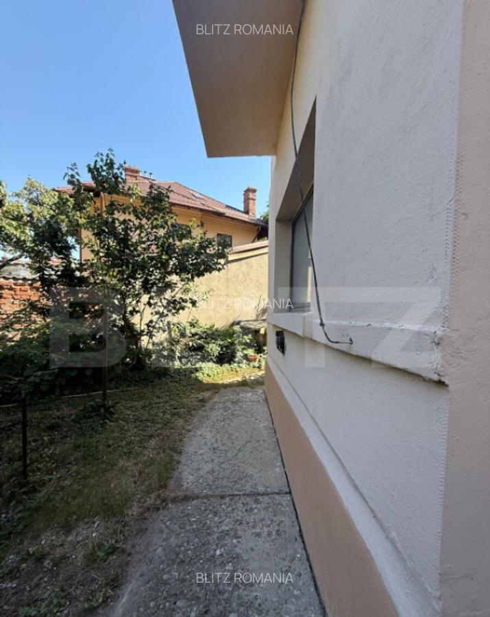 Casa de vanzare, cu 10 camere, suprafata utila 310 mp, zona - 16