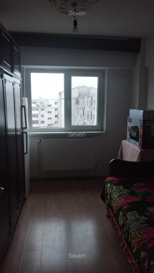 Apartament 3 camere - Km.4 - Billa - 80.000 euro (Cod E5) - 2