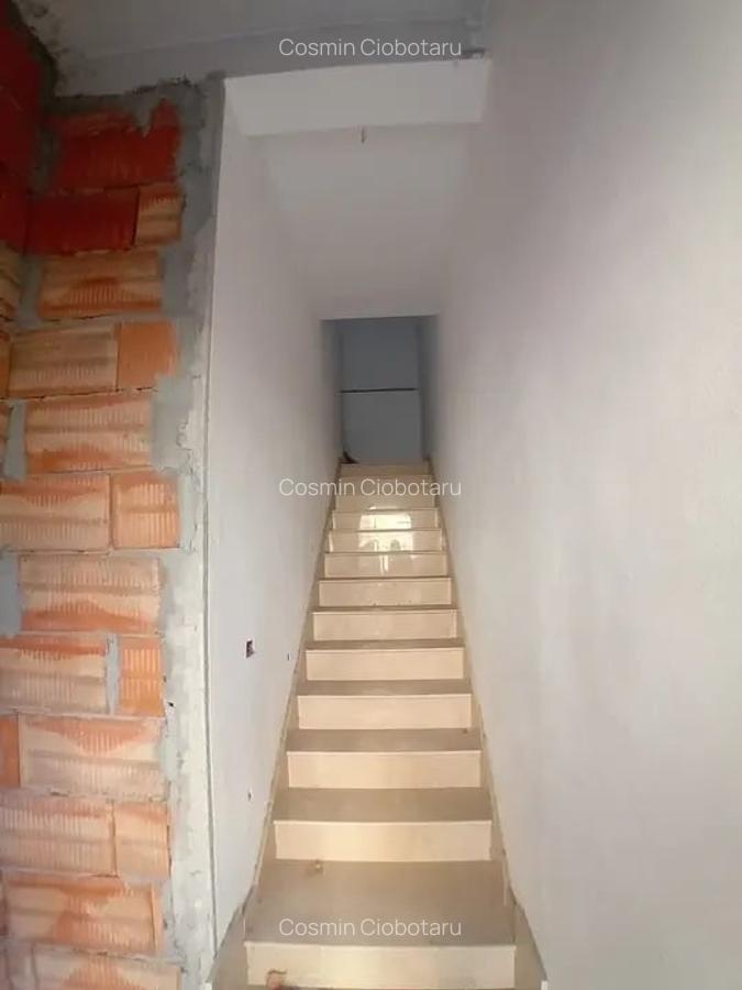 Vilă de Epocă Spatioasă în Zona Vitan Mall - 14