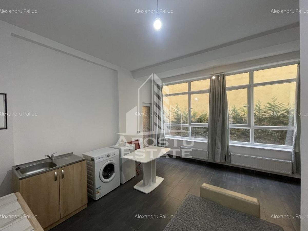 Spatiu comercial + loc de parcare,  23 mp,  Zona Soarelui - 2