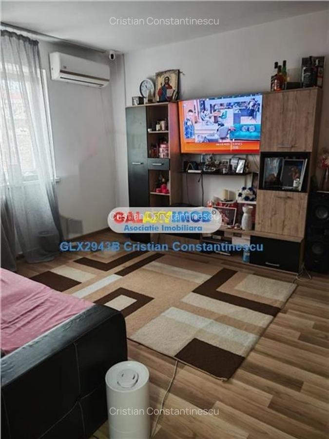 Apartament 3 camere,renovat, Piata Resita, sect 4 - 3