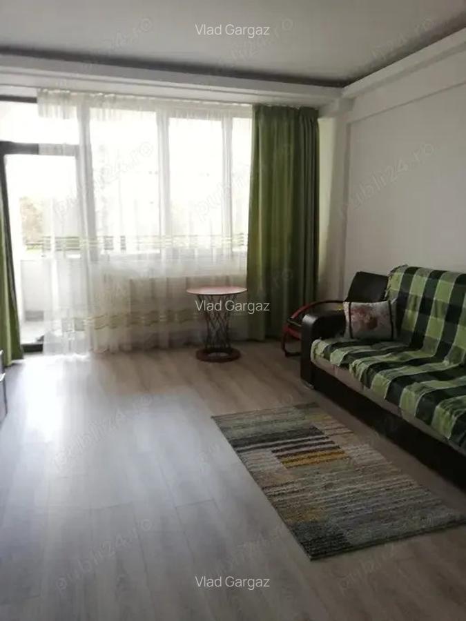 Inchiriez camera Caut Coleg - 2