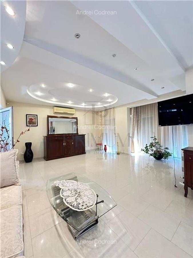 Girocului - Casa individuala - 4 Camere - Teren mare - Piscina incalzita - Garaj - 4
