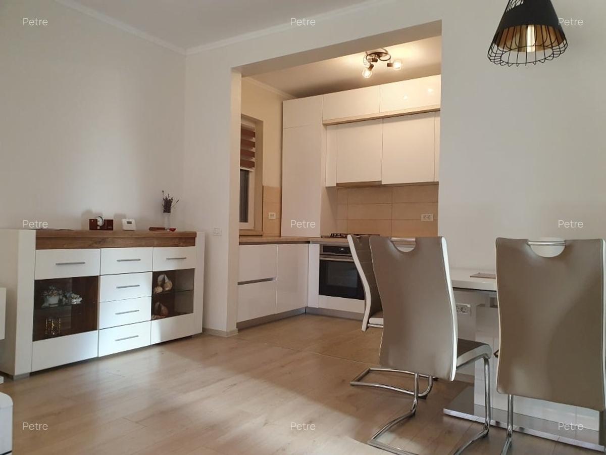 PROPRIETAR inchiriez apartament 3 camere ,cu terasa, gradina 2 locuri de parcare - 6