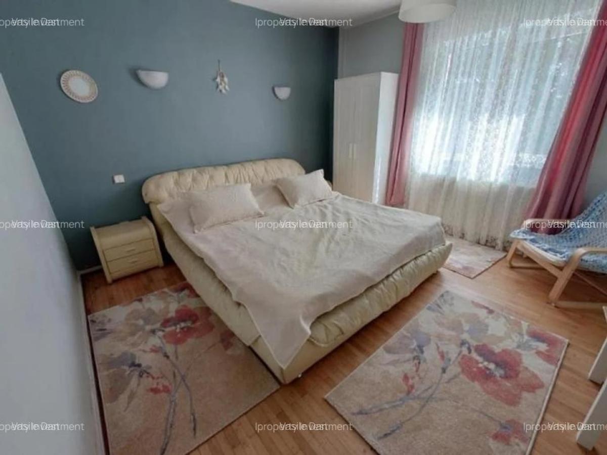 Casă individuală cu 10 camere în Unirii - 1