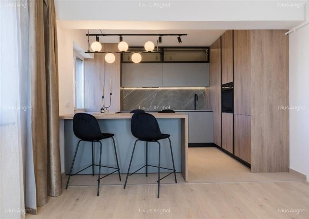 Apartament cu 3 camere decomandat în Tractorul - 3