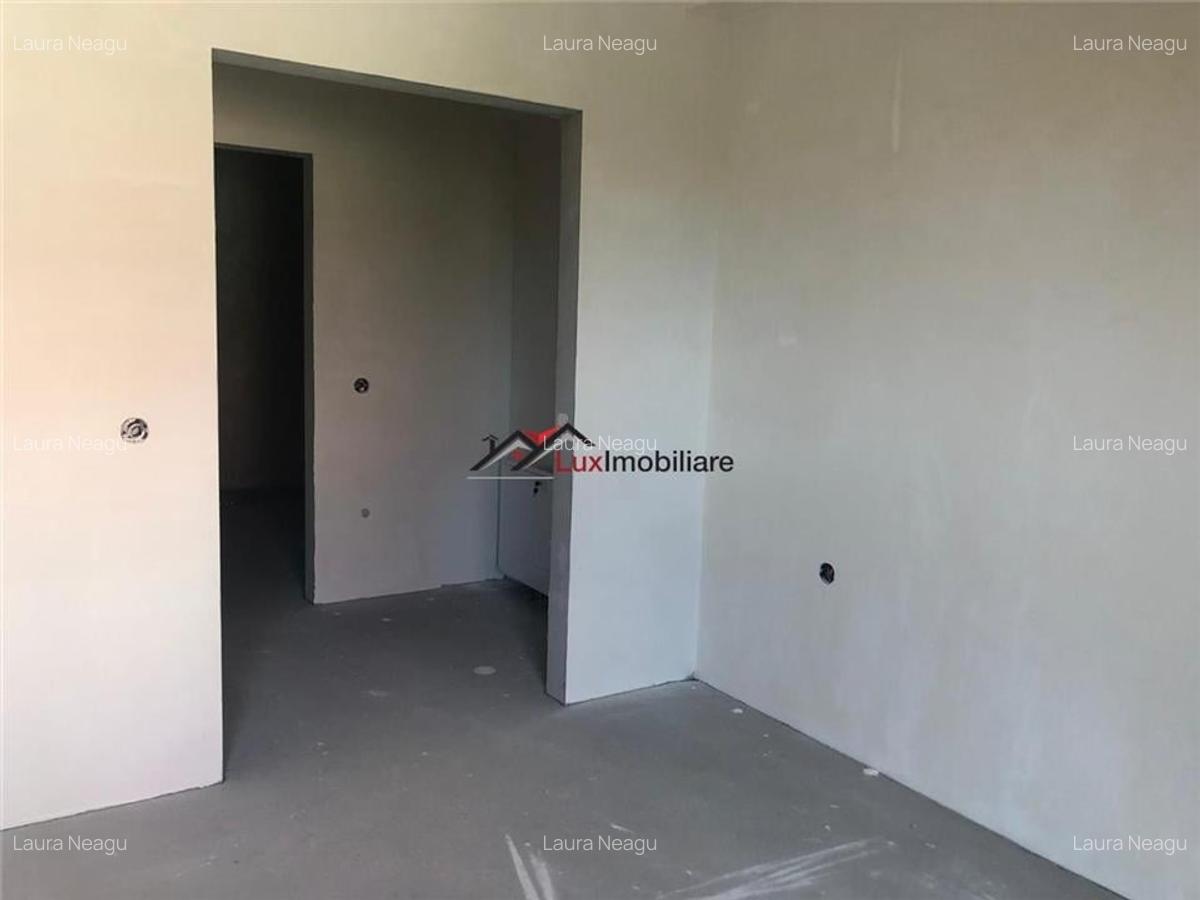 Duplex 4 camere, 120 mp utili,teren liber intre 50 si 150 mp. Zona foarte buna d - 15