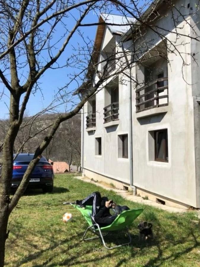 Casă cu 7 camere în Cerașu - 2