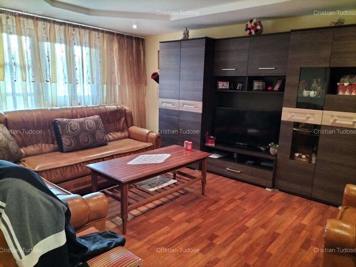 Vând / schimb casă P + 1 și 1000 mp teren în localitatea Stâlpeni. - 2