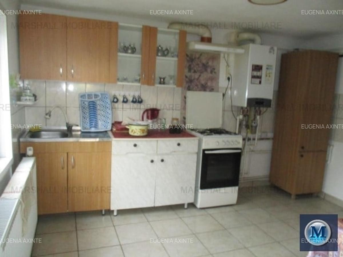 Casă cu 6 camere în Traian - 12