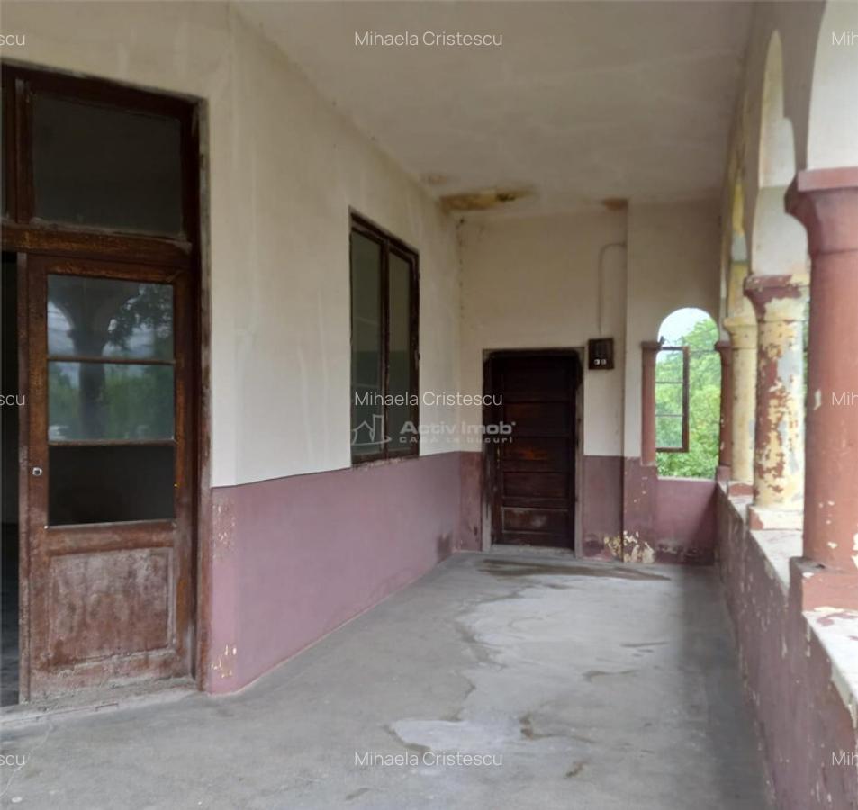 DE VANZARE - CONAC la Breaza, 9 camere, 1.873 mp teren - 10
