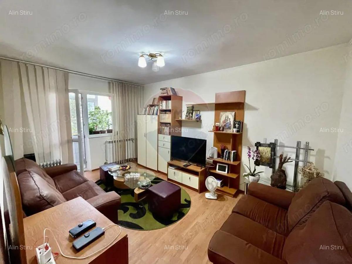 Apartament cu 3 camere de vanzare in zona Sud - 1