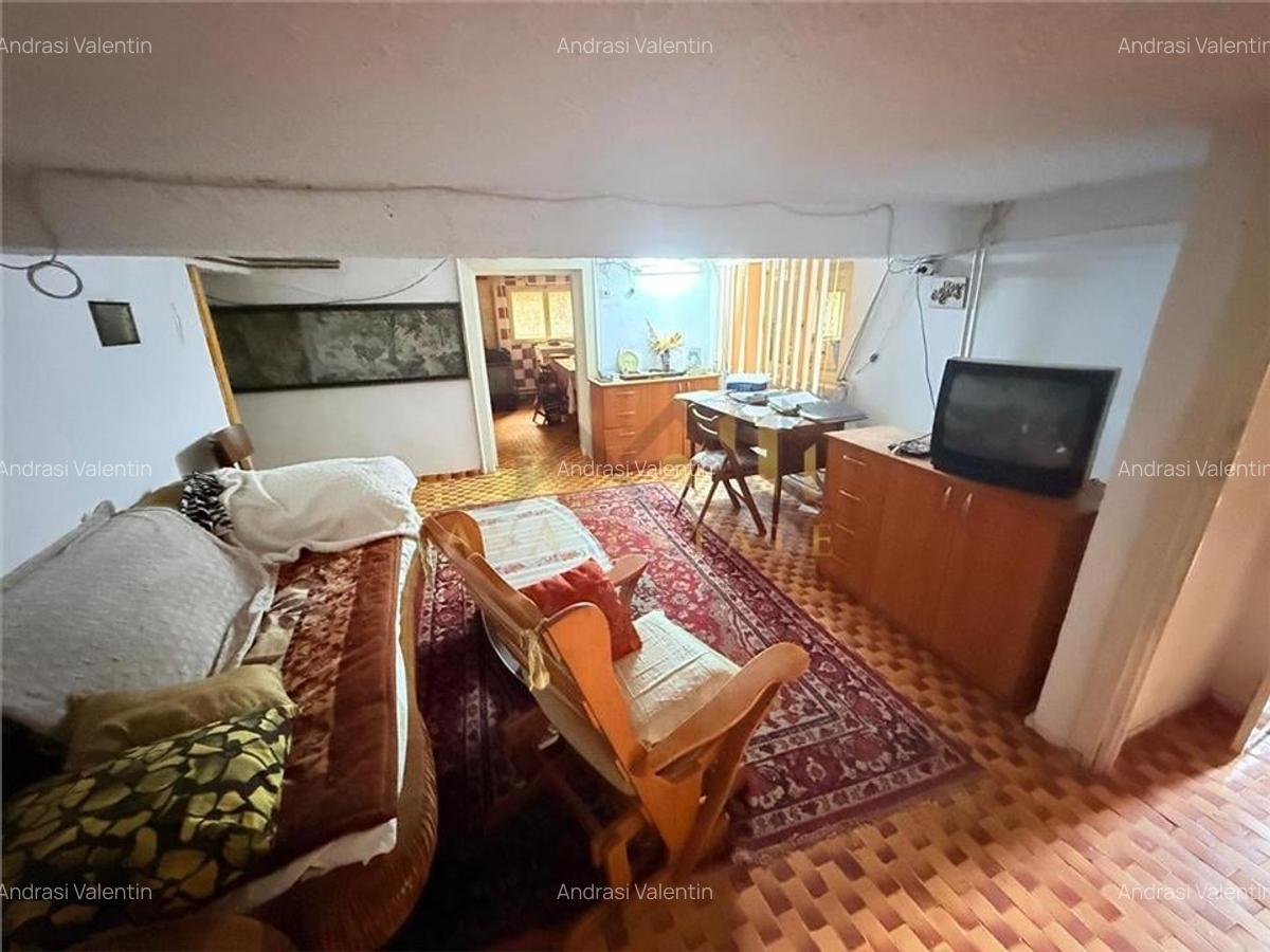 Casa individuala 9 camere, 3 bai, garaj, teren 350 mp - Zona Cetatii/ Hotel MERC - 19 Casa individuala 9 camere, 3 bai, garaj, teren 350 mp - Zona Cetatii/ Hotel MERC - 19