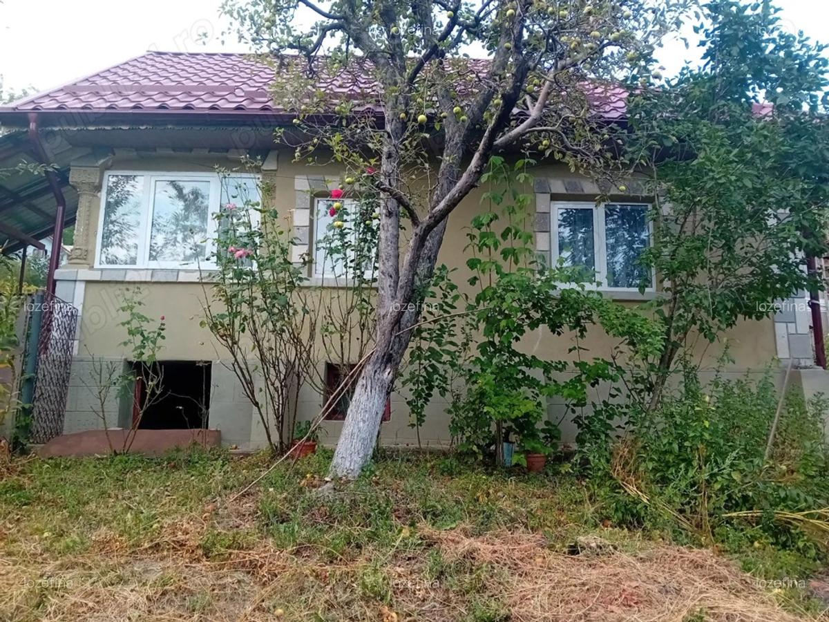 Casa si teren de vanzare, aproximativ 900 mp - 1