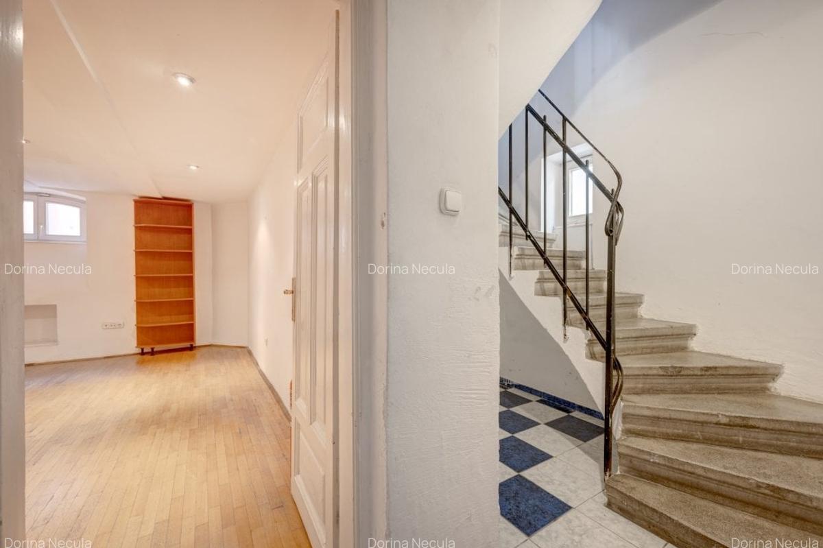 Vila cu arhitectura distincta, 7 camere, renovata, intr-o locatie exclusivista - 49