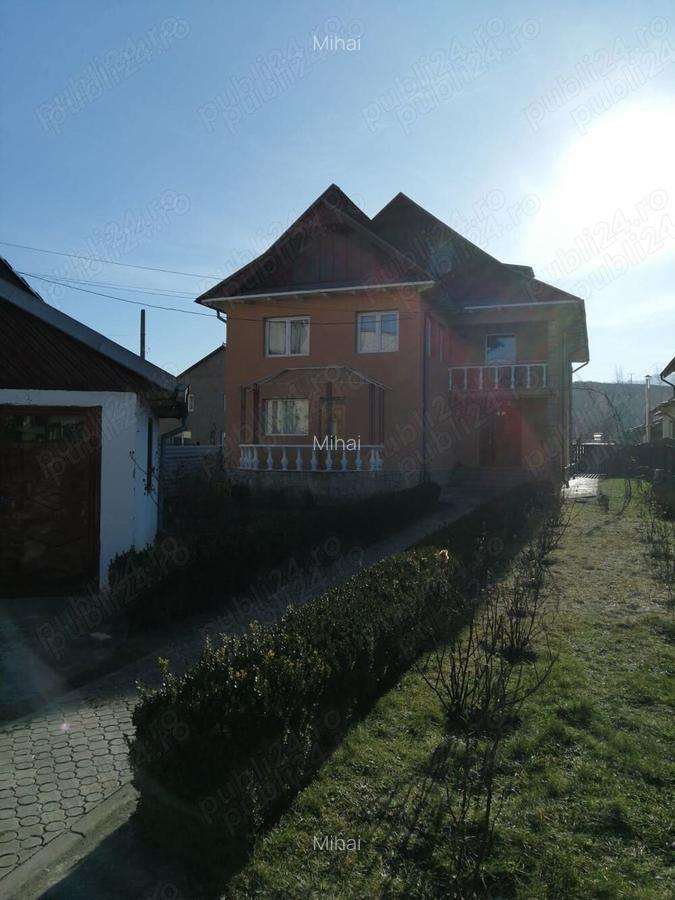 Casa de vanzare in Moinesti, Bacau, an 2003, 300mp, teren 2200mp - 1