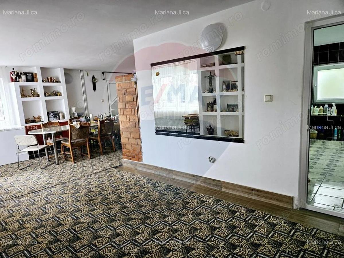 Casa / Vila cu 5 camere de vanzare - 3