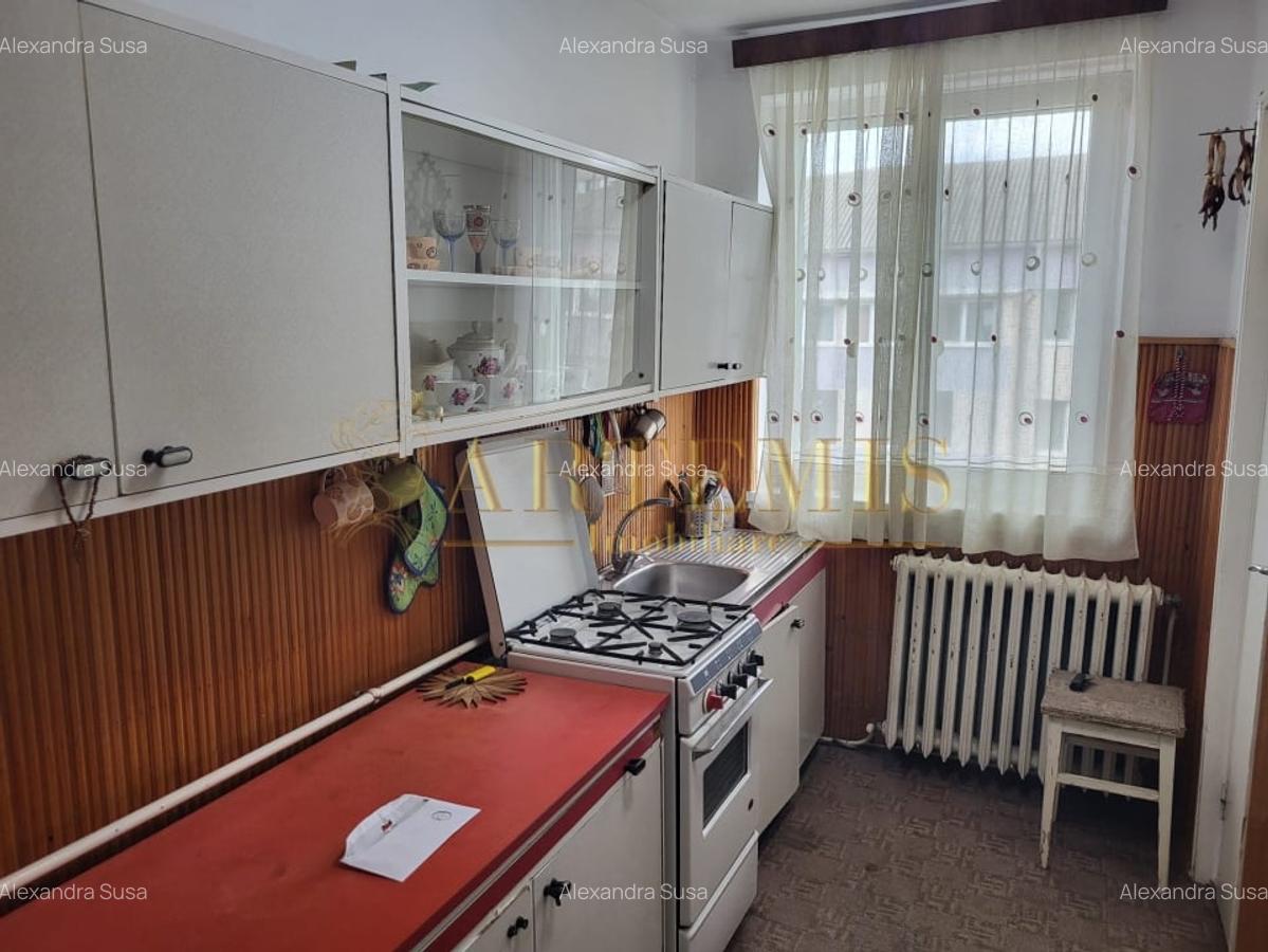 Apartament de 3 camere, decomandat, 60 mp., zona Independentei - 3