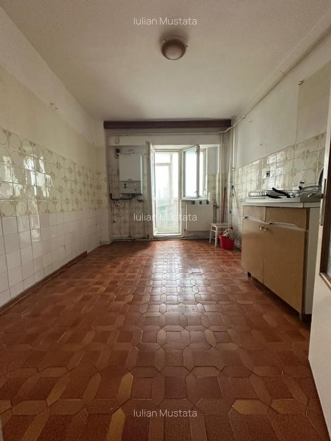 Spatios! 3 camere decomandat, ansamblul Dorobantilor, etaj 3. - 3