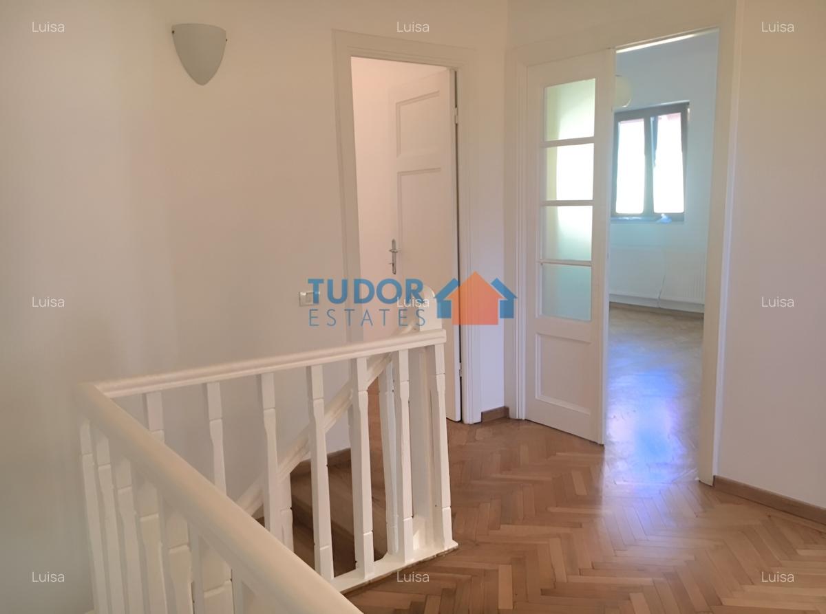 Vila iclasica cu o gradina superba - 10