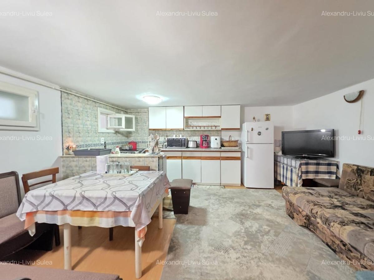 Casa cu trei camere, curte proprie, Podul Cretului, Schei - 7