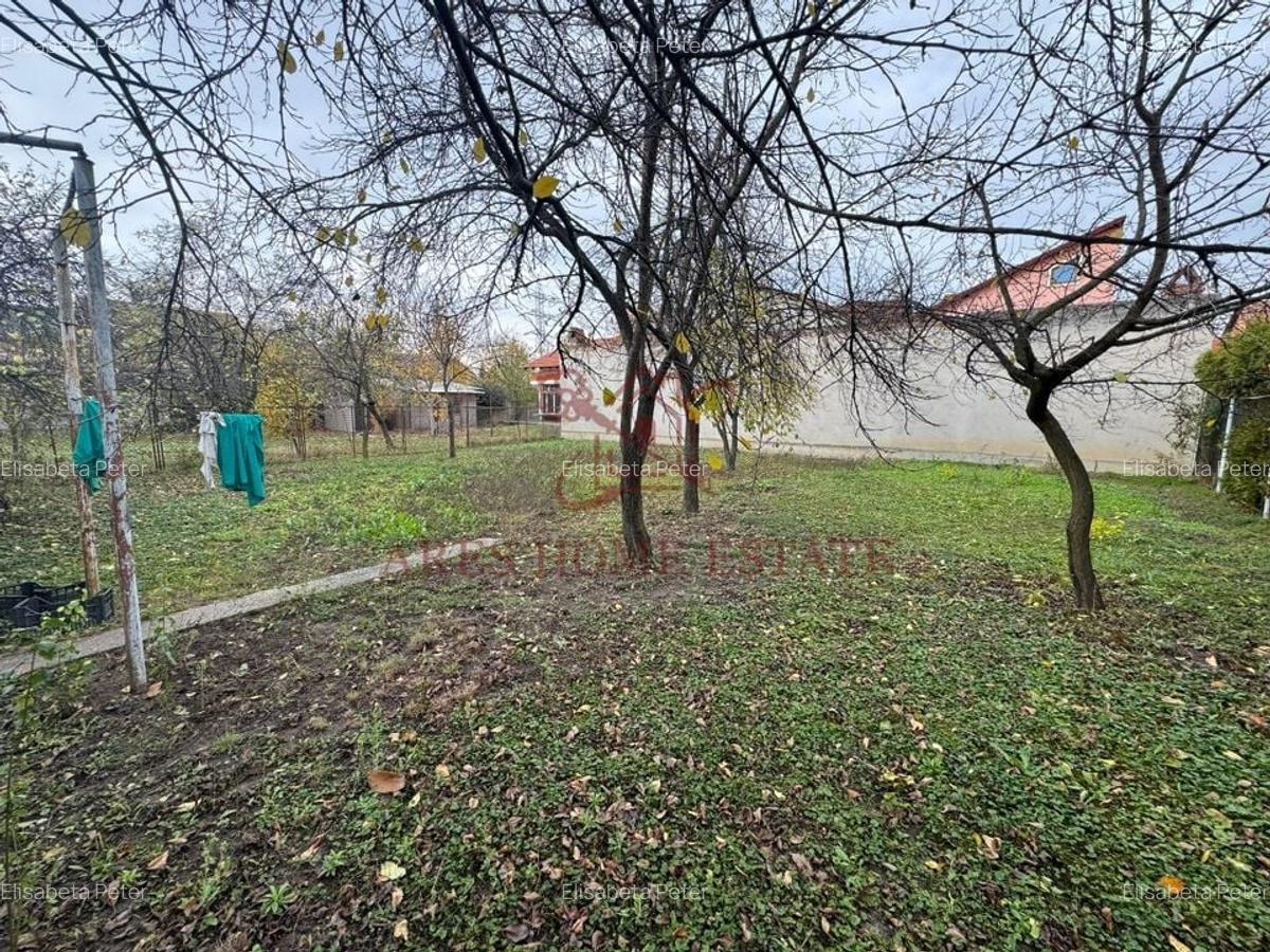 Investiție cu potențial: 2 apartamente + mansardă – Comison 0 - 14