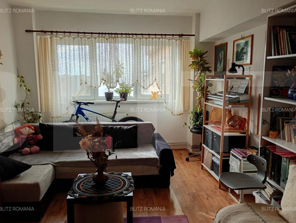 Apartament cu 3 camera, 68 mp, zona Lenin - 1 Apartament cu 3 camera, 68 mp, zona Lenin - 1