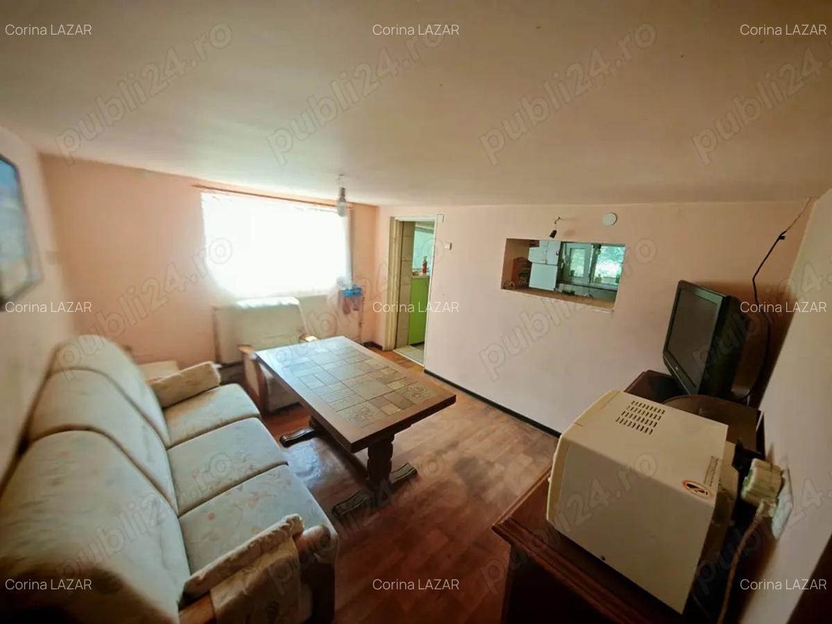Casa centrala ?omcuta Mare 2 locuin?e + teren 16 ari - 9