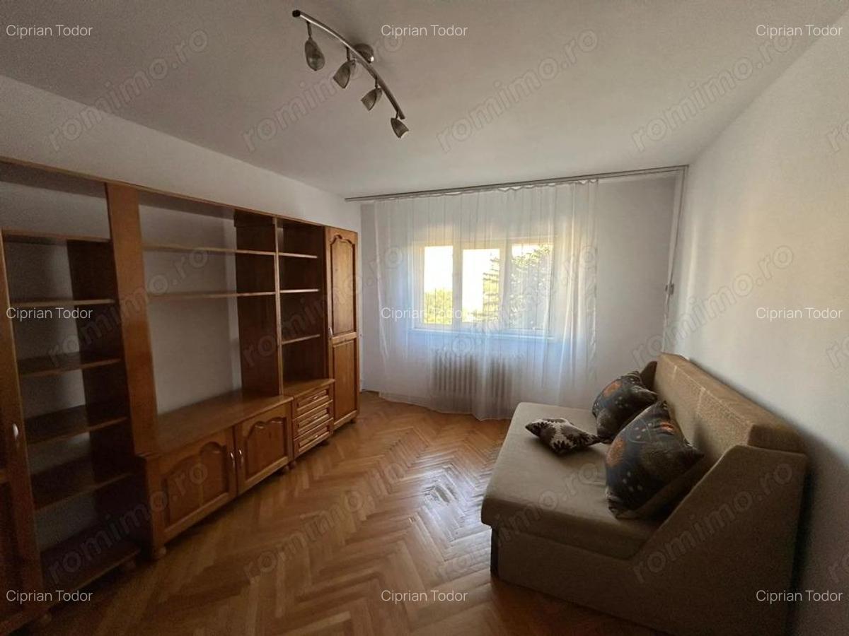 Apartament 3 camere, etaj 3 - zona Tolstoi - 1