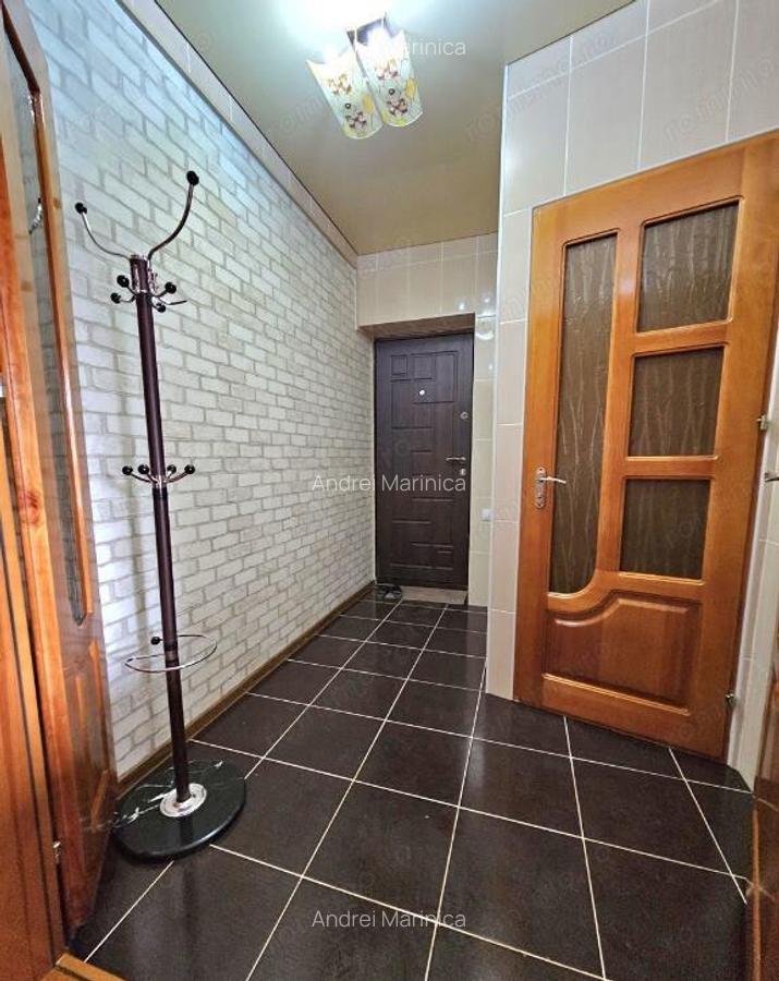 3 camere de vanzare Piata Romana - 3