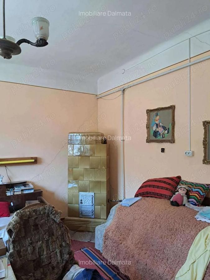 Casa de vanzare cu 2 camere , langa Liceul Economic , 110.000 euro neg - 5 Casa de vanzare cu 2 camere , langa Liceul Economic , 110.000 euro neg - 5