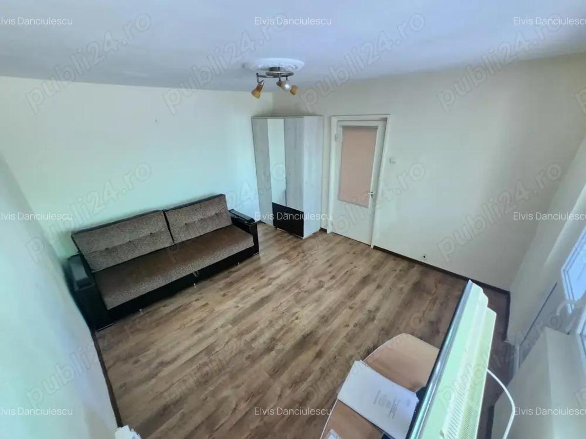 2Cam-Piata Sarbilor-2min Spitalul Judetean -36Mp+Balcon-3Mp-Et4-Acoperis-45000 Euro-Negociabil - 2