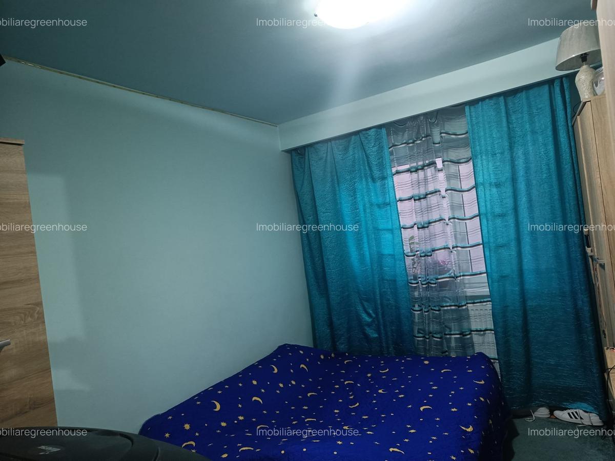 Apartament 4  camere, decomandat,zona Miorita - 4