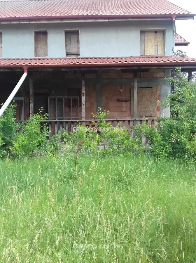 Casa situata in carttierul rezidential Domnesti - 2