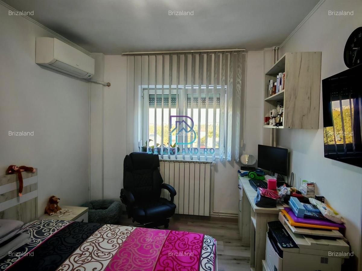 Doamna Ghica, bloc 2002, etaj 3/4, decomandat, doua bai - 9